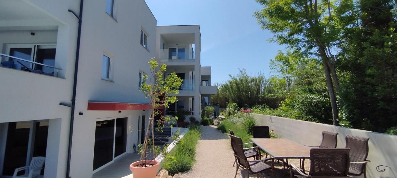 Aparthotel Dalmacija ปริฟลากา ภายนอก รูปภาพ
